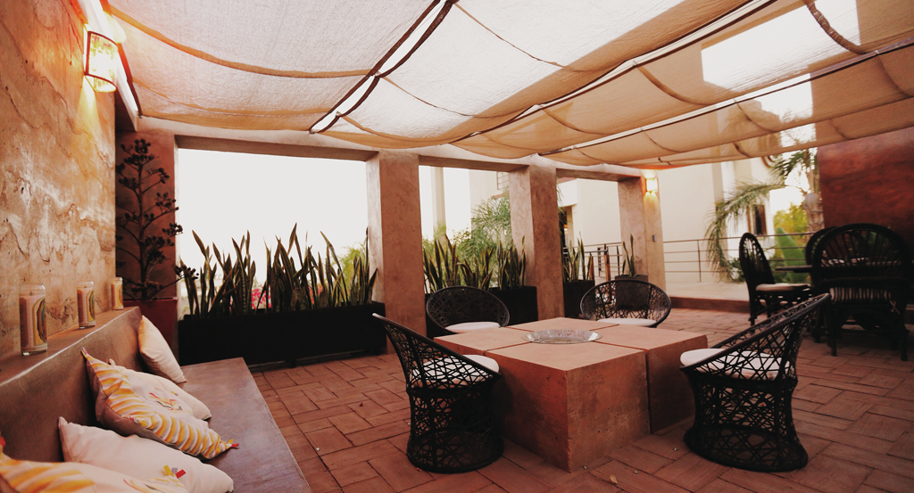 3muros-rammed-earth-Todos-Santos-Baja-a10studio-terraza-interior-06